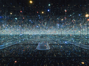 Yayoi Kusama, Infinity Mirrored Room - The Souls of Millions of Light Years Away, 2013 © Yayoi Kusama, Courtesy of David Zwirner, N.Y.