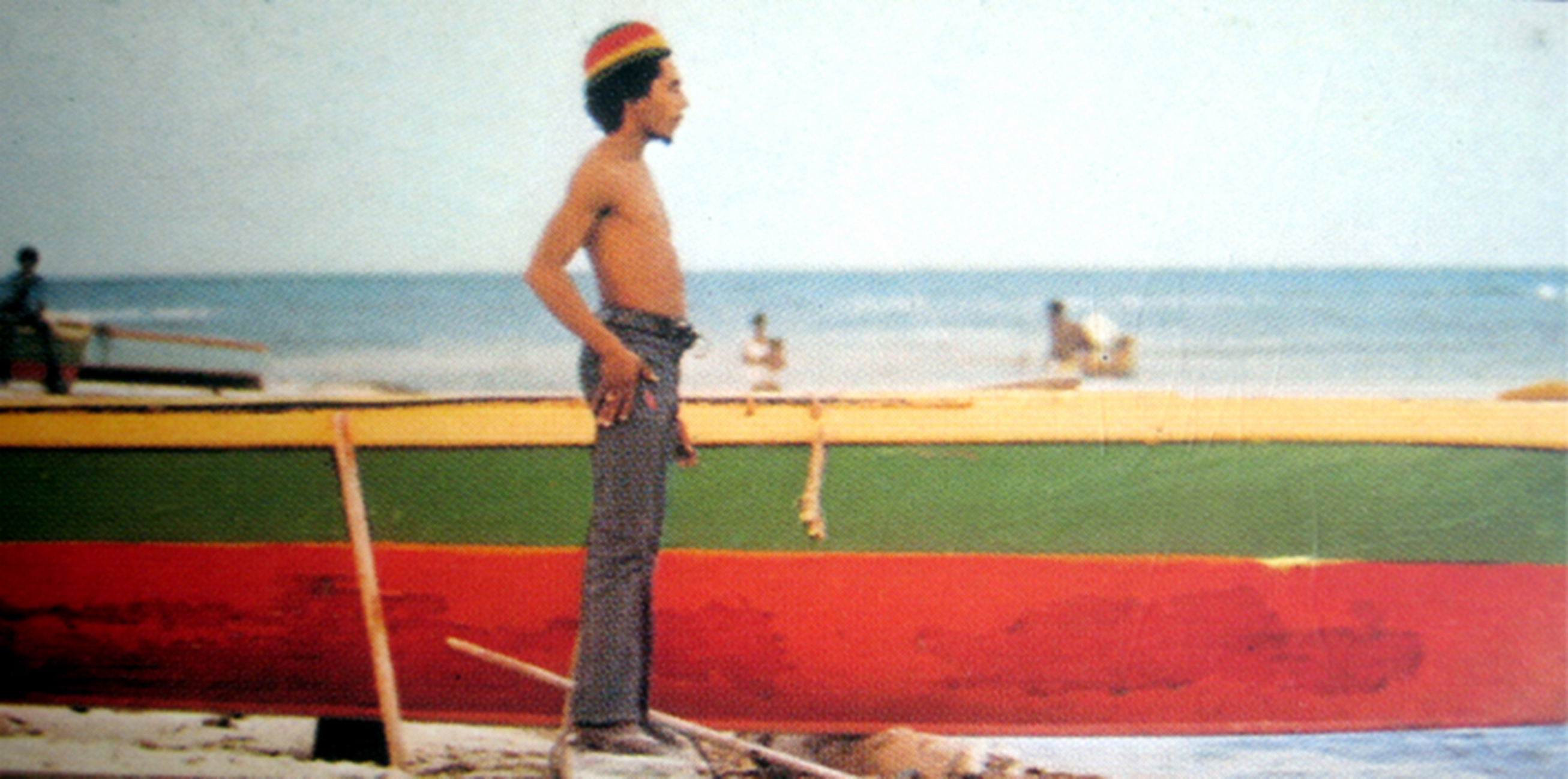 1-bob-marley-standing-by-rasta-boat