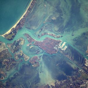 1280px-Space_Station_Flight_Over_Venice