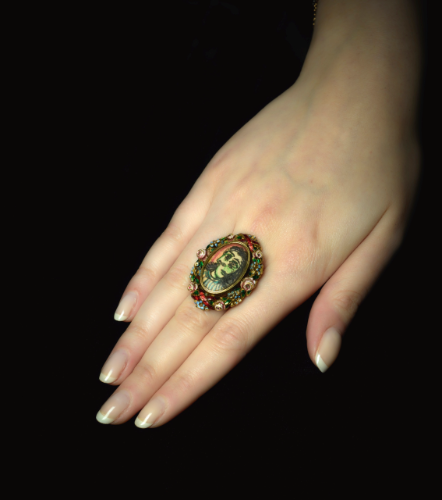 Pablo Picasso 'BAGUE DE FORME OVALE. PORTRAIT DE DORA MAAR', Courtesy of Sotheby's.