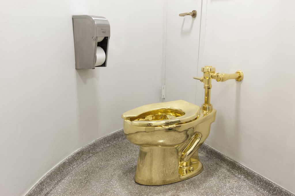 Maurizio Cattelan, AMERICA, 2016, photo Jacopo Zotti (Guggenheim Museum 2016)