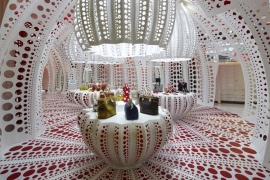 Yayoi Kusama Pops Up at Louis Vuitton –