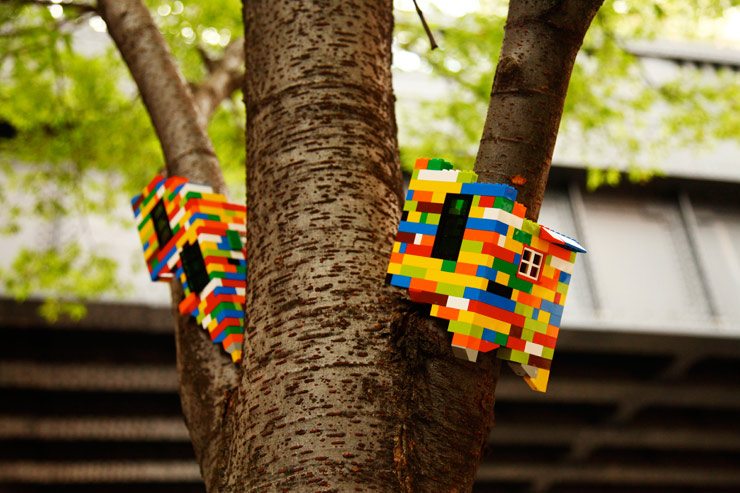 Hanmi Gallery_Jaye Moon 2012_Tree House_Variable size_Lego Brooklyn street Art