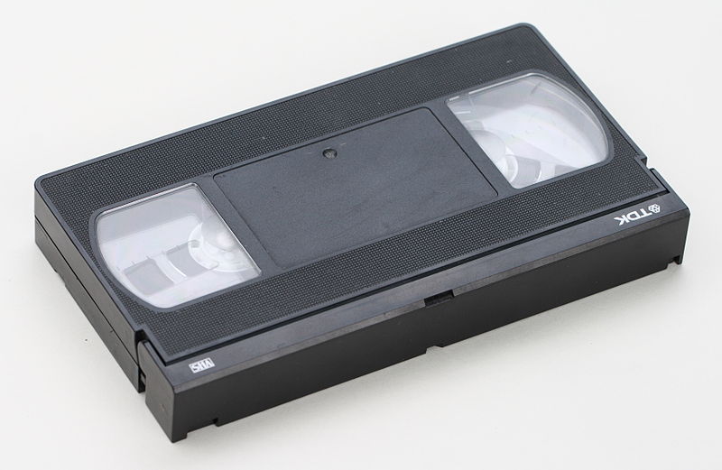 800px-VHS_cassette_tape_06