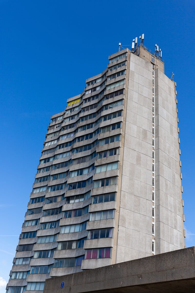 Tracey Emin leads local residents in protest against destruction of Margate landmark