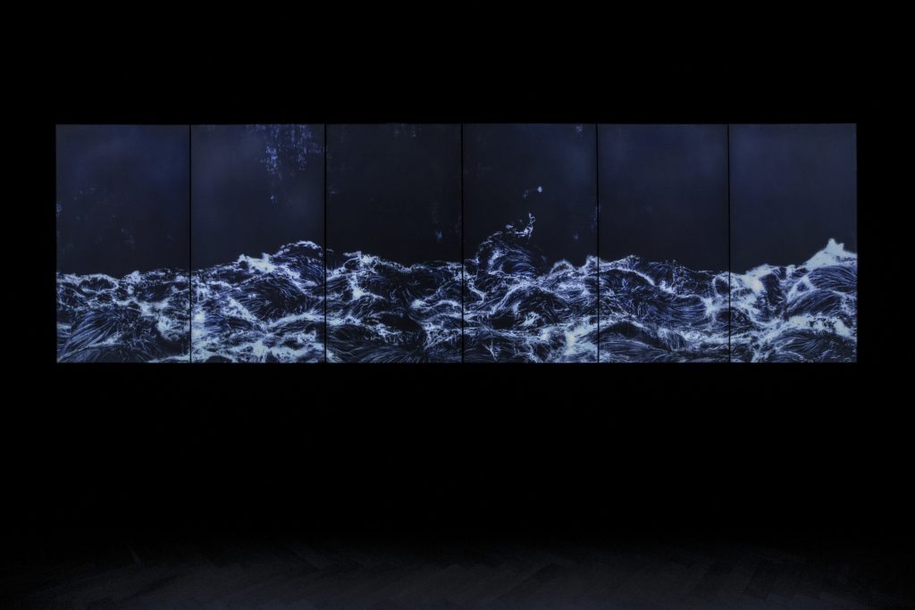 teamLab Dark waves_teamLab Transcending Boundaries_01