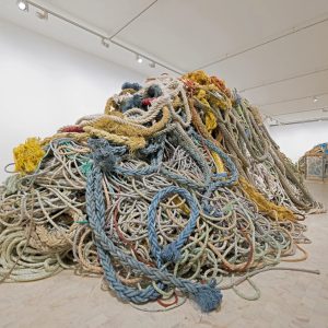 Stephen Friedman: Not even a load of old rope could save them. David Shrigley Exhibition of Old Rope, 2025 Neon and rope Dimensions variable