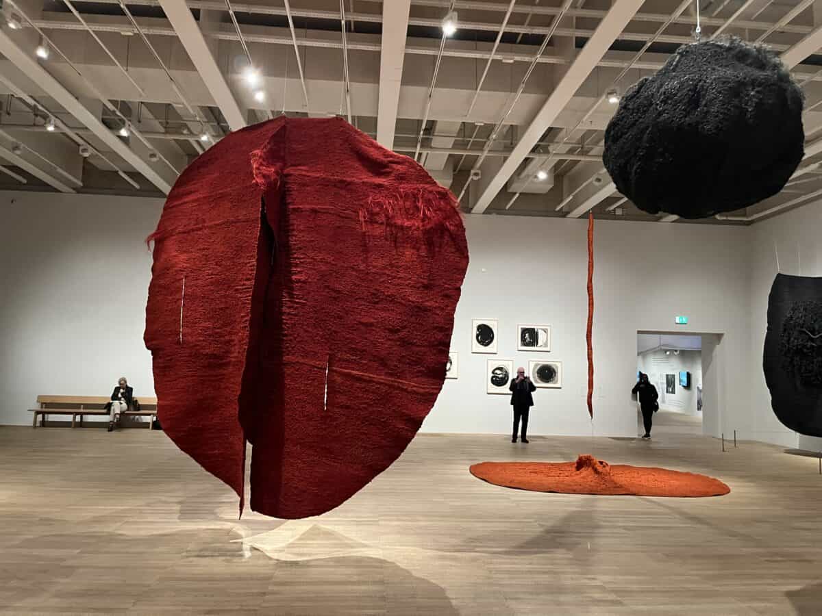 Magdalena Abakanowicz, Every Tangle of Thread & Rope Install shot photo Mark Westall