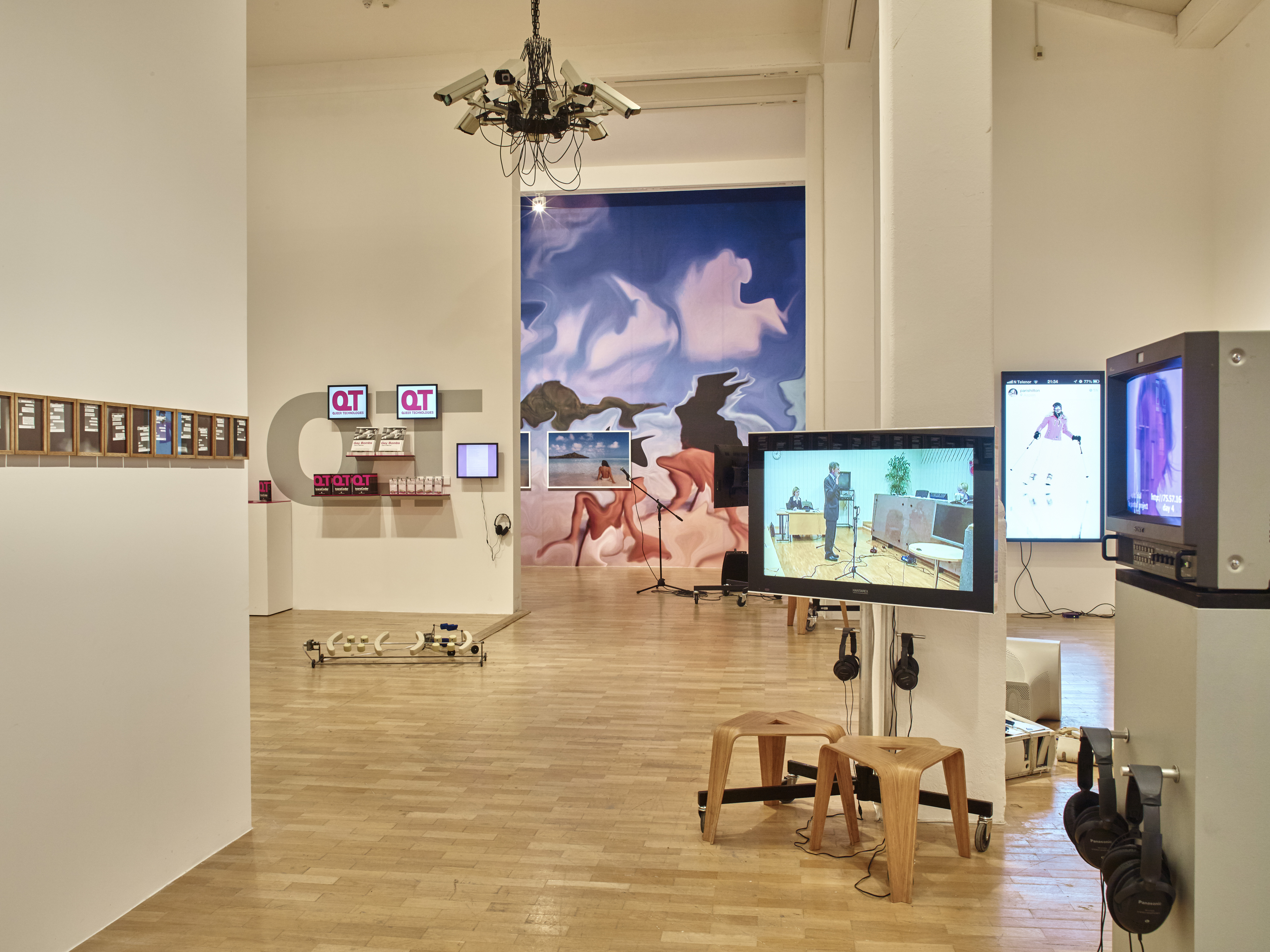Image 6 Whitechapel Gallery. Electronic Superhighway 2016 - 1966 Installation view Gallery 1 (6)