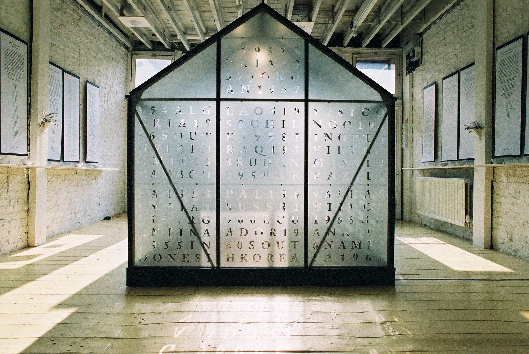 Installation-at-96-Gillespie-Gallery-London-The-Sound-of-Stones-in-the-glasshouse-2006.-Aluminium-glass-soil-