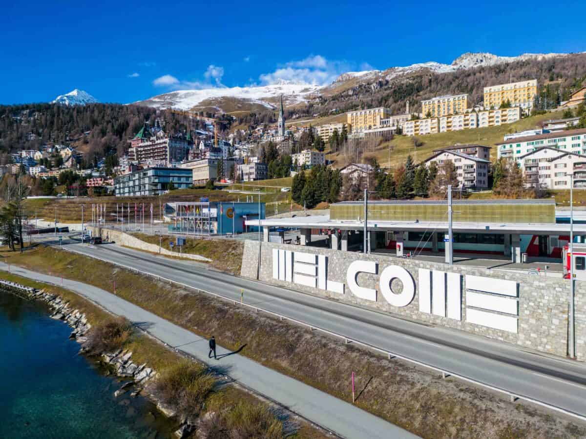 Installation-image-2_Welcome-by-Barbara-Stauffacher-Solomon-in-St.-Moritz-©-fotoswiss-by-Giancarlo-Cattaneo_Courtesy-the-Artist-von-Bartha_Drone-images-with-permission-from-Airport-Samedan