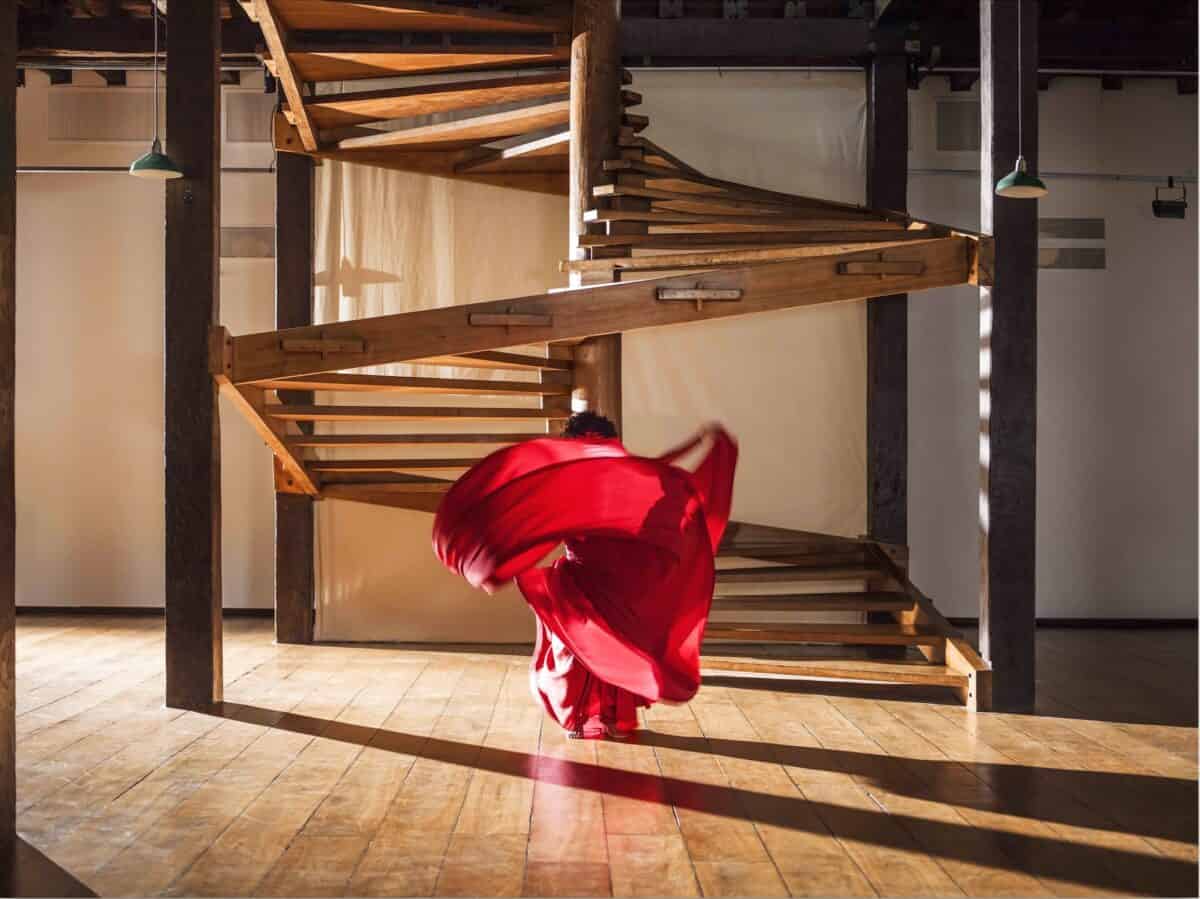 Isaac Julien O que é um museu? / What is a Museum? (Lina Bo Bardi - A Marvellous Entanglement) 2019 Endura Ultra photograph facemounted 180 x 240 x 7.5 cm 70 7/8 x 94 1/2 x 3 in Edition of 6 plus 1 artist's proof © Isaac Julien Courtesy the artist and Victoria Miro