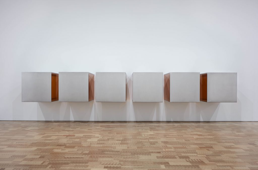 Donald Judd. Untitled. 1973. Plywood; five units, each 72 × 143 × 72? (182.9 × 363.2 × 182.9 cm), with 12? (30.5 cm) intervals. Overall: 72 × 479 × 72” (182.9 × 1216.7 × 182.9 cm). An additional sixth unit fabricated in 1975. National Gallery of Canada, Ottawa © 2020 Judd Foundation / Artists Rights Society (ARS), New York FAD MAGAZINE