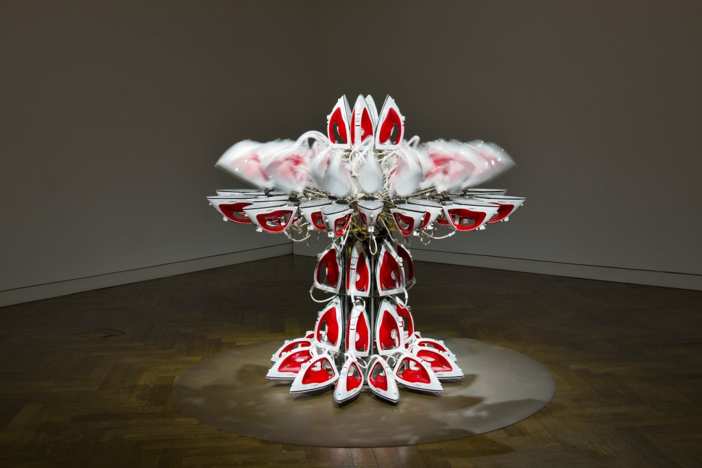 Joana Vasconcelos, Full Steam Ahead (Red #1), 2/2 2012 Photo: Peter Mallet / Courtesy Haunch of Venison