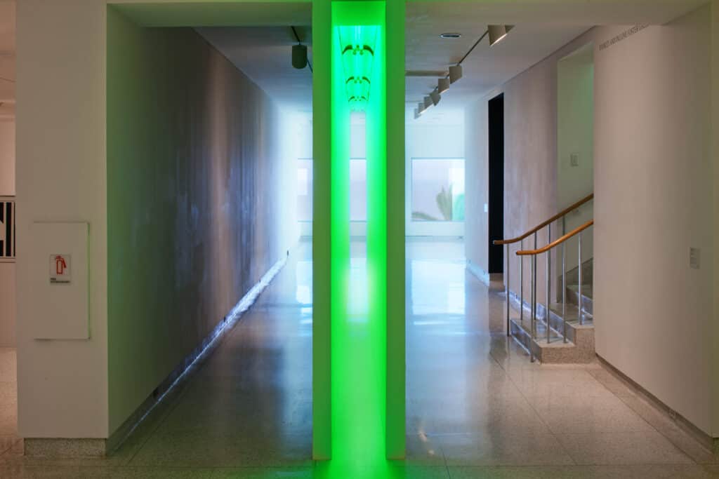 Bruce Nauman Green Light Corridor, 1970