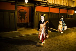 Maikos in Gion Kyoto Japan © Getty Images