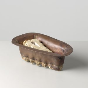 Mammutzahn eingefaßt (Mammoth Tooth, Framed), 1961 Bronze 9 x 25,1 x 14 cm (3,54 x 9,88 x 5,51 in) (JB 1372)