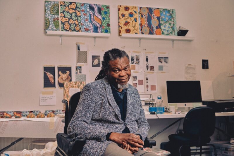 Portrait de Yinka Shonibare CBE RA. Photography by Tom Jamieson © Tom Jamieson