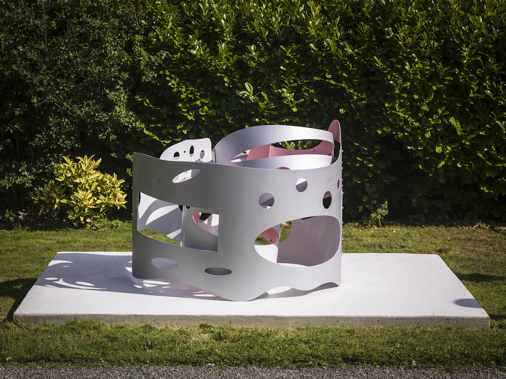 Sculpture by Jeff Lowe at The Lime Works sculpture park, © Steve Russell Studios, image courtesy of Pangolin London 2019