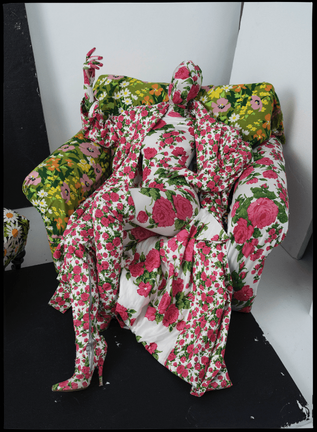 Tim Walker, Richard Quinn, floral chair and living mannequin, London, 2016 (c) Tim Walker Studio, Courtesy Michael Hoppen Gallery FAD Magazine 