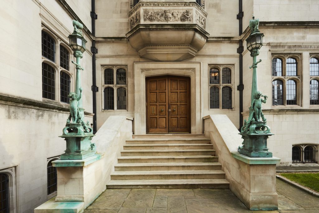 Two Temple Place interior courtesy Eye of the Collector and Alex Board Phot 