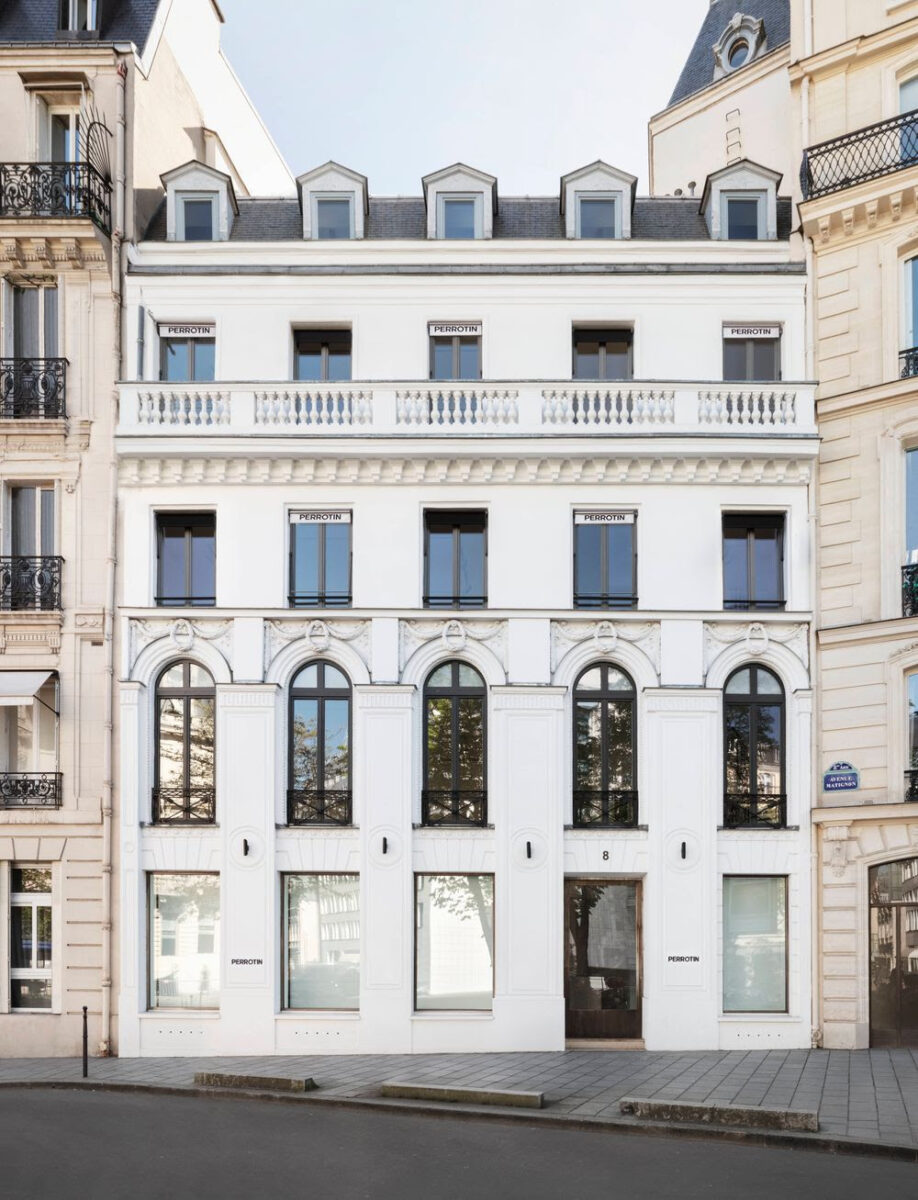 View of the facade at Perrotin Paris, 8 avenue Matignon. Photo Tanguy Beurdeley. Courtesy Perrotin.