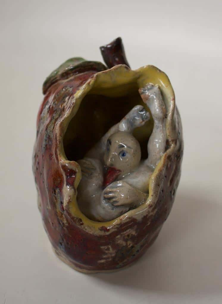 Andrea Gomis, Eat Me, ceramic sculpture, 2022