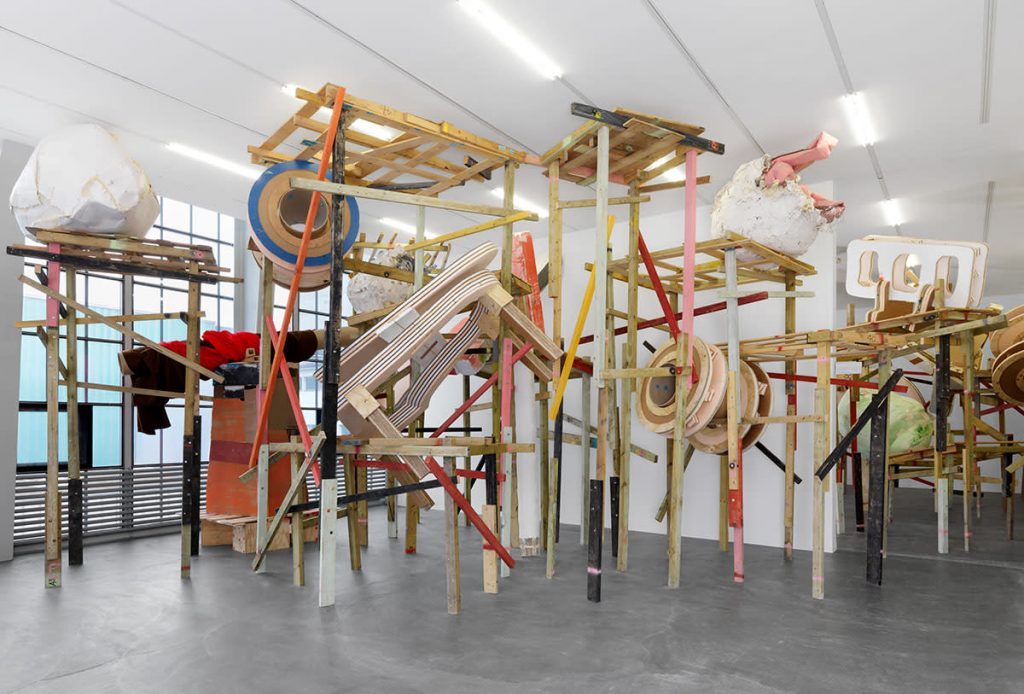 Phyllida Barlow, demo. Kunsthalle Zu?rich, Zurich, Switzerland, 2017. Courtesy the artist and Hauser & Wirth. © Phyllida Barlow. Photo: Annik Wetter Photographie.