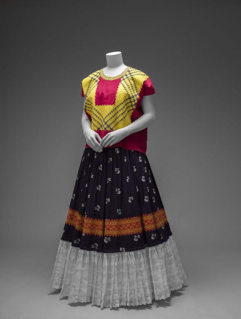 Cotton huipil with machine-embroidered chain stitch; printed cotton skirt with embroidery and hola?n (ruffle) Museo Frida Kahlo