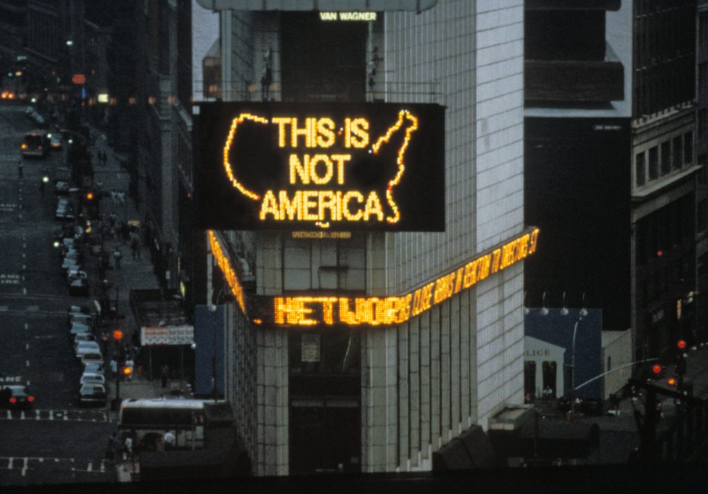 Alfredo Jaar, A Logo for America, 1987/2014. Digital colour video, silent, 37.5 sec., edition 2/6. Solomon R. Guggenheim, New York, Gift on the occasion of the Guggenheim UBS MAP Purchase Fund 2014 © Alfredo Jaar