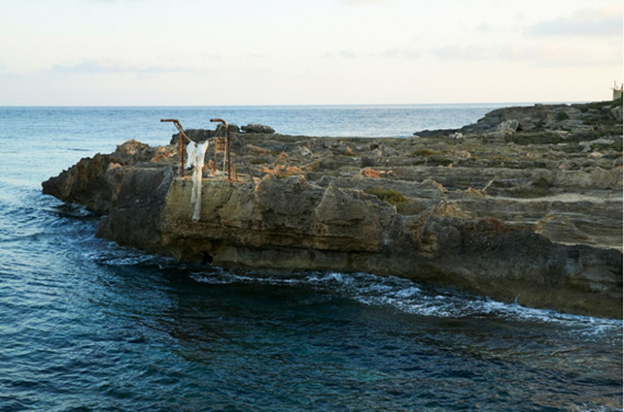 Dominique White. Ruttier for the Absent (2019). Installation view as part of the Curva Blu Residency in Favignana, Italy. Photo: Ilaria Orsini. Courtesy of VEDA Firenze, INCURVA and the artist. FAD MAGAZINE