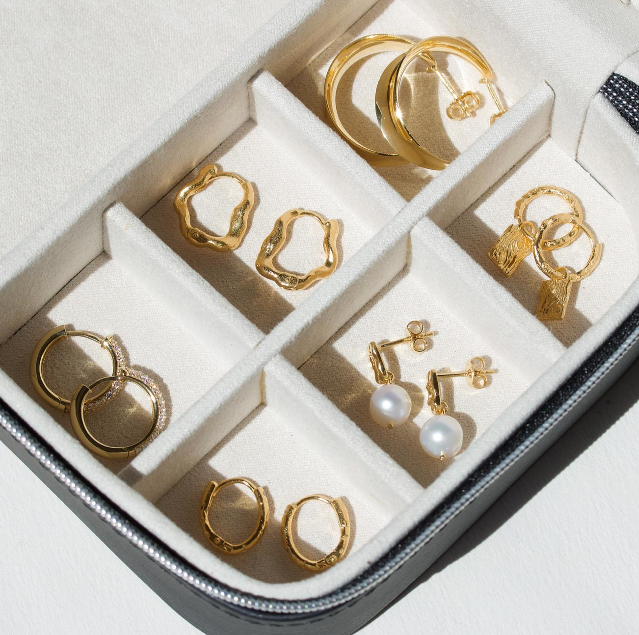 Choosing the Perfect Jewelry for Students: A Guide to Simple and ...