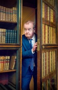 Ian Hislop explores the British Museum’s Enlightenment Gallery. J.Fernandes/D.Hubbard © Trustees of the British Museum FAD MAGAZINE
