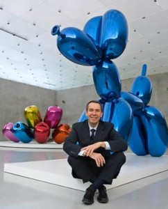 Jeff Koons with one of his Balloon Dogs