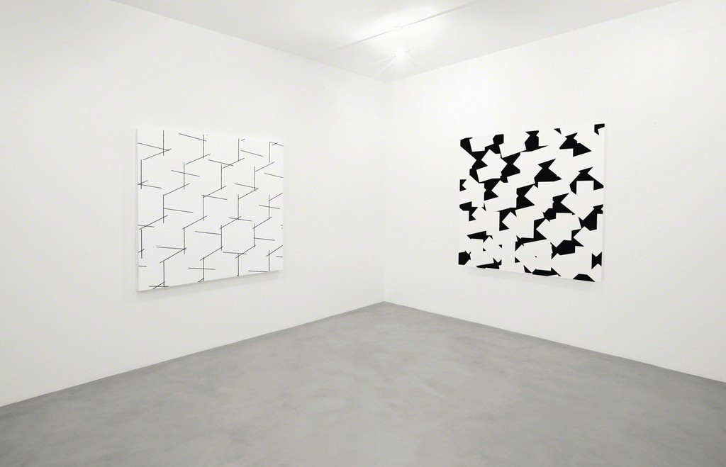 (from left to right) 3D concertant n°3 - 10° 90° 27°, 2014; 3D bandes décimées n°3, 2014. Photo: Bruno Bani, Milan; Courtesy A arte Invernizzi, Milan.