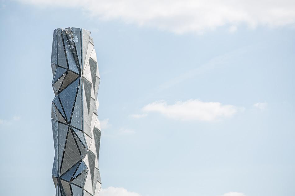 Conrad Shawcross’ ‘The Optic Cloak’, at Greenwich Peninsula