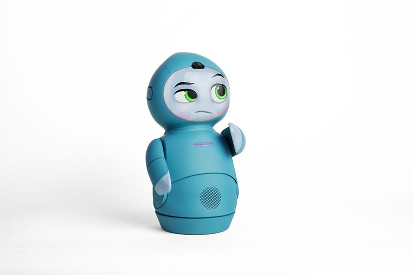 FAD MAGAZINE yves-behar-moxie-robot